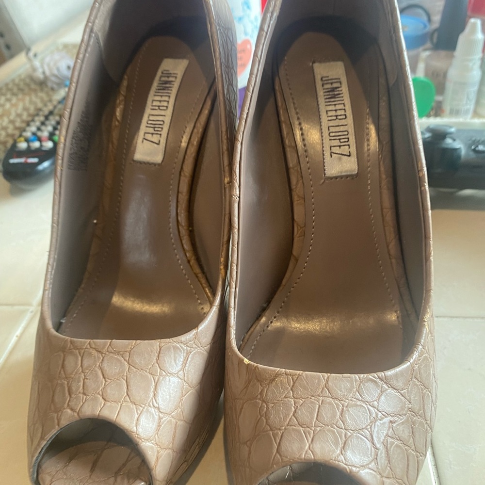 Jennifer Lopez Tan heels